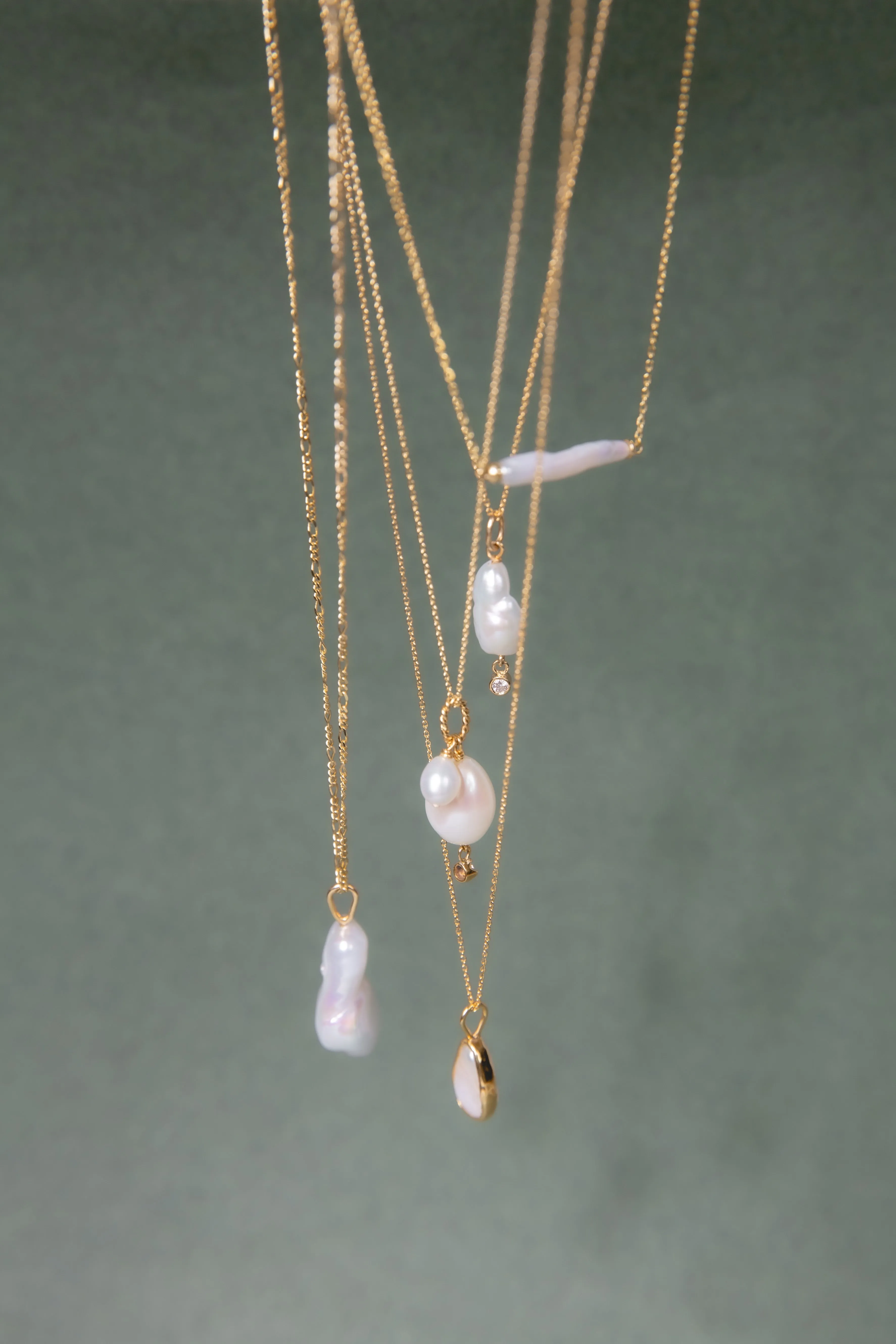 Baroque Pearl Pendant / Necklace, Solid Gold